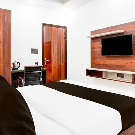 Super Hotel O Global New Delhi Bagian luar foto