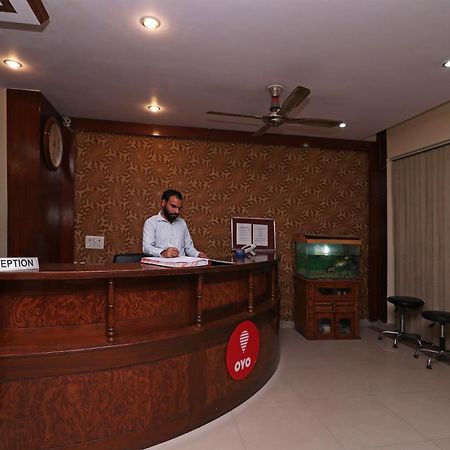 Super Hotel O Global New Delhi Bagian luar foto