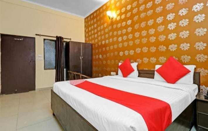 Super Hotel O Global New Delhi Bagian luar foto