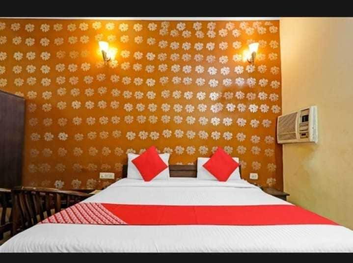 Super Hotel O Global New Delhi Bagian luar foto