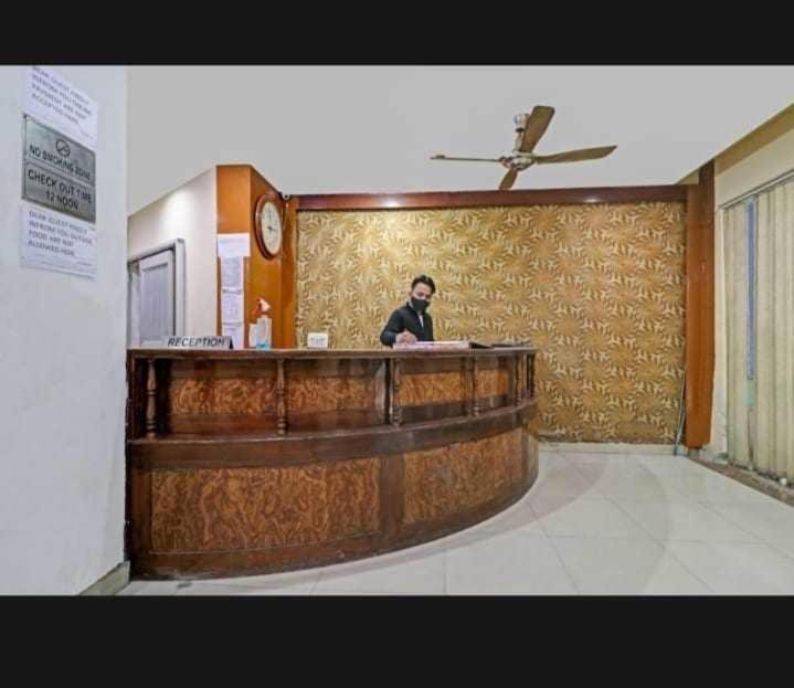 Super Hotel O Global New Delhi Bagian luar foto
