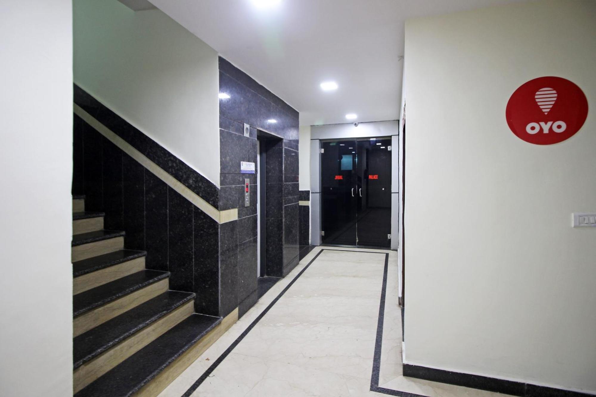 Super Hotel O Global New Delhi Bagian luar foto