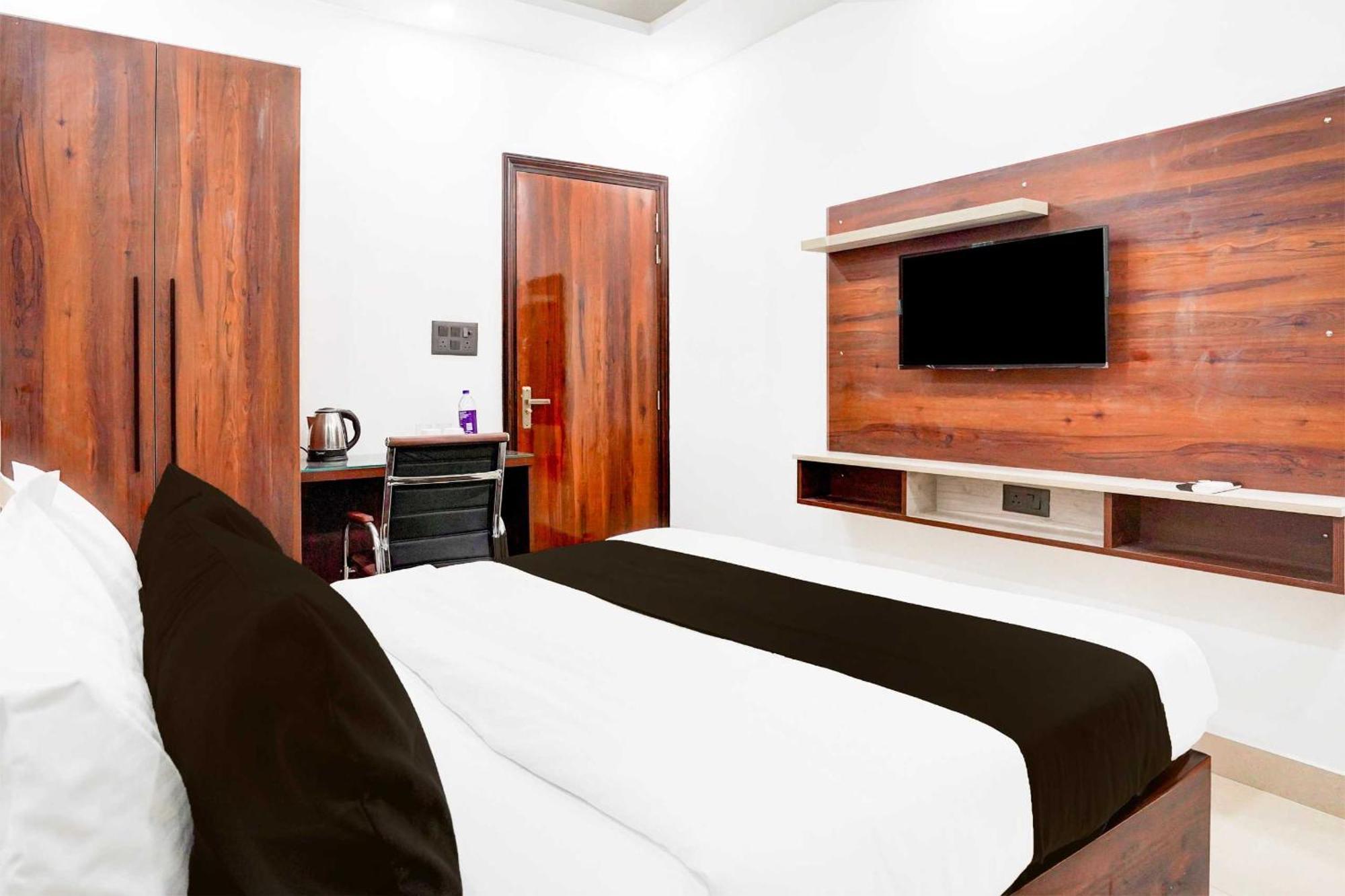 Super Hotel O Global New Delhi Bagian luar foto