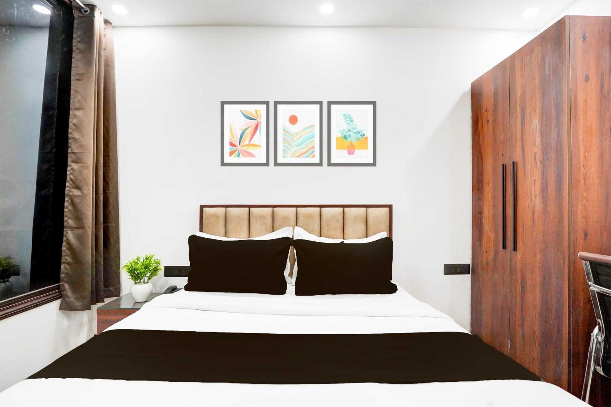 Super Hotel O Global New Delhi Bagian luar foto