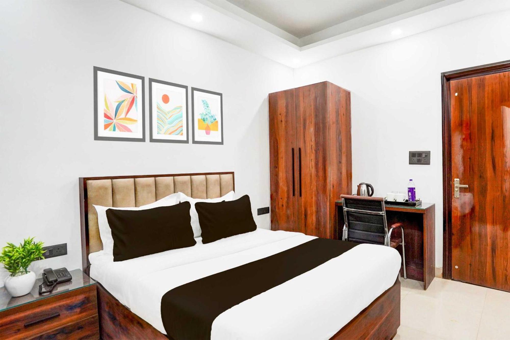 Super Hotel O Global New Delhi Bagian luar foto