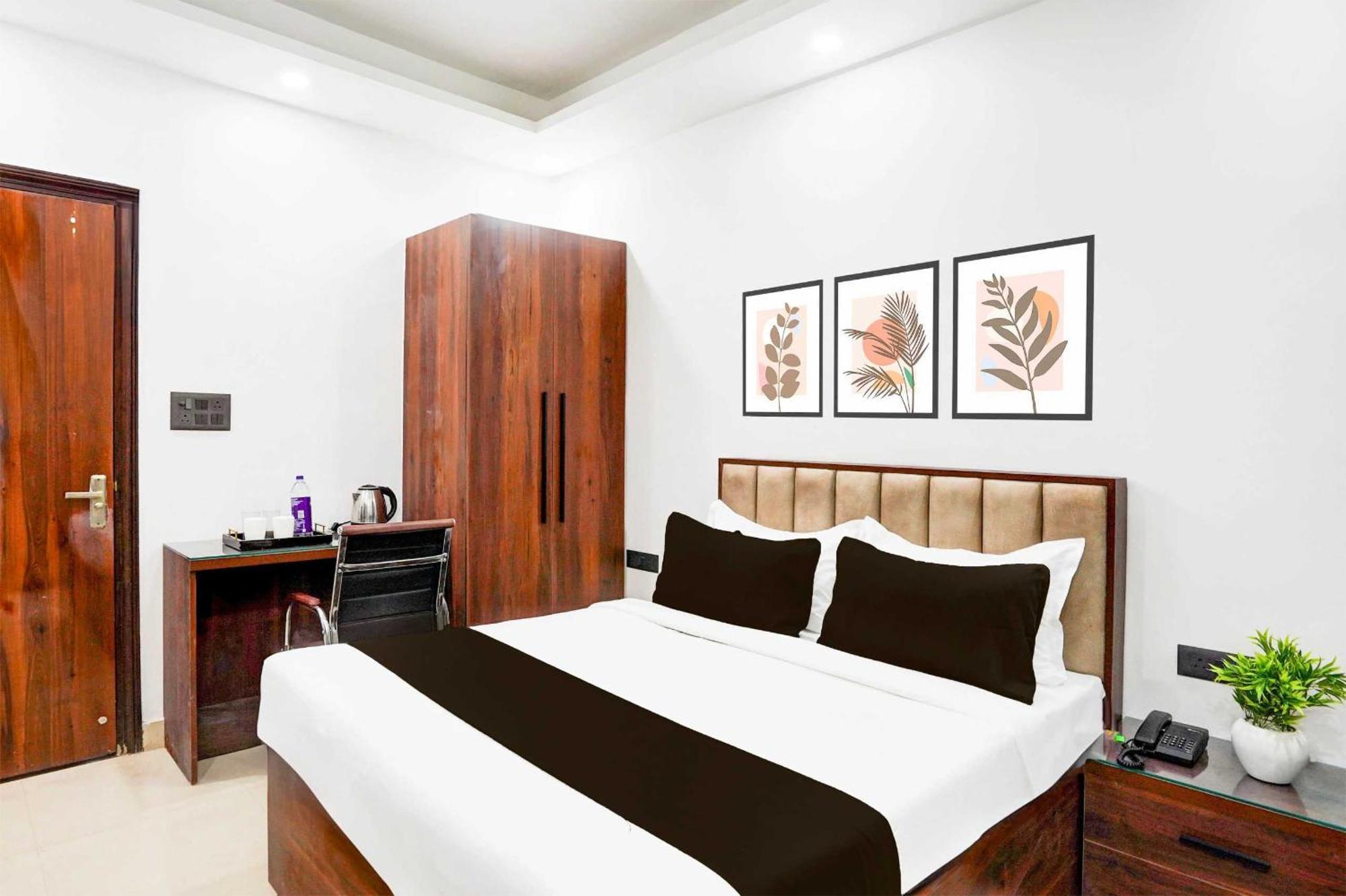 Super Hotel O Global New Delhi Bagian luar foto
