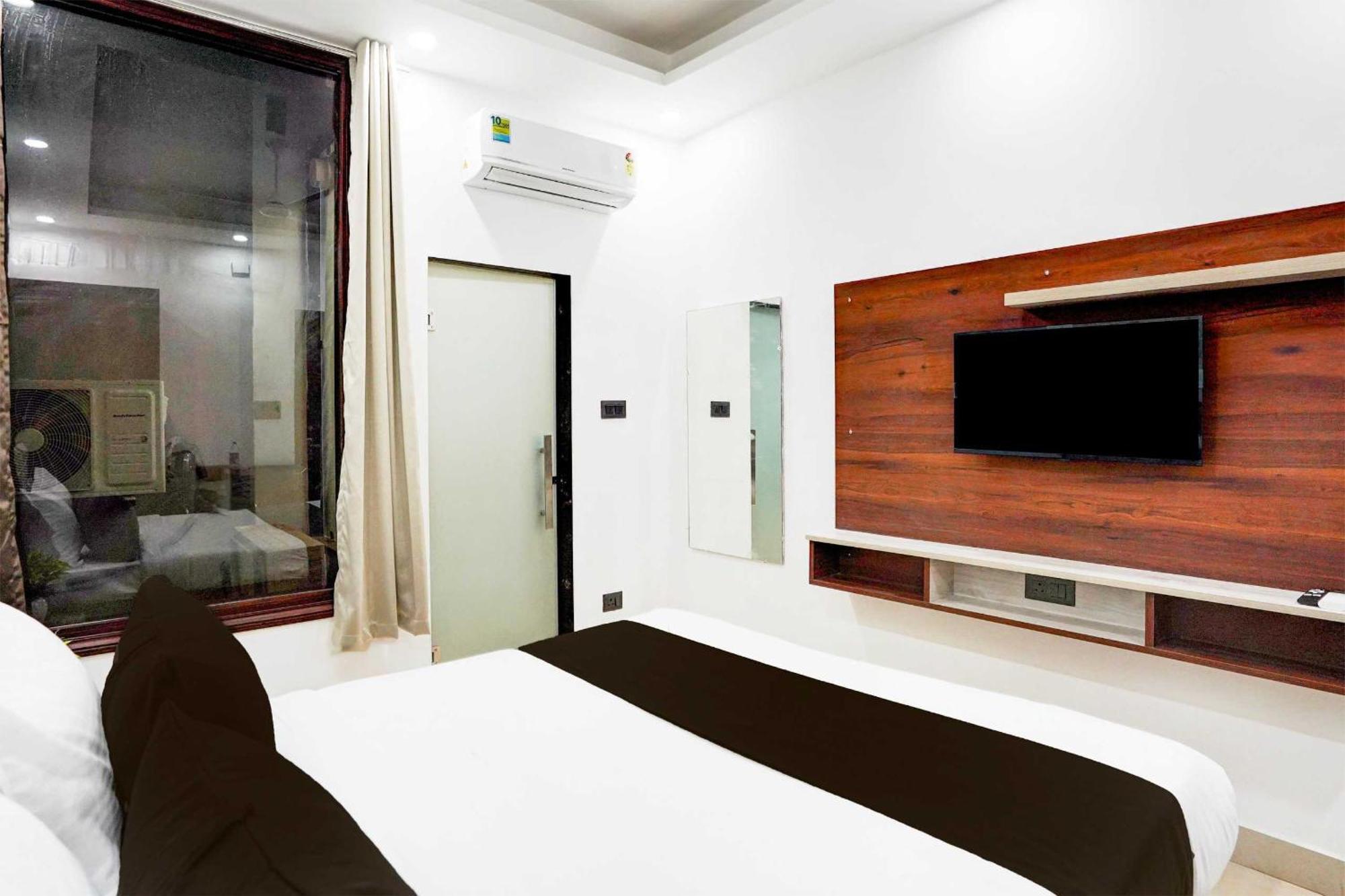 Super Hotel O Global New Delhi Bagian luar foto
