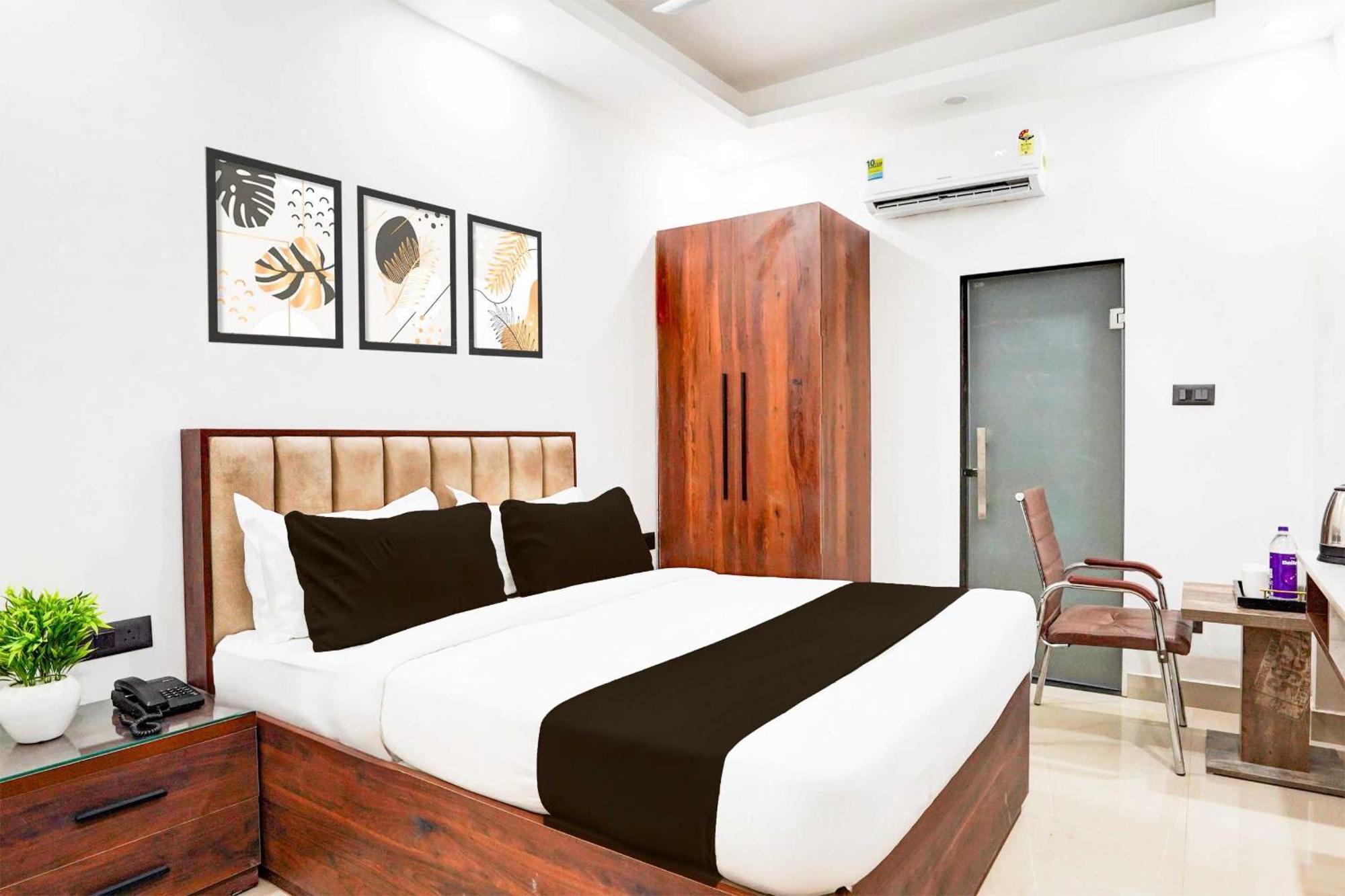 Super Hotel O Global New Delhi Bagian luar foto
