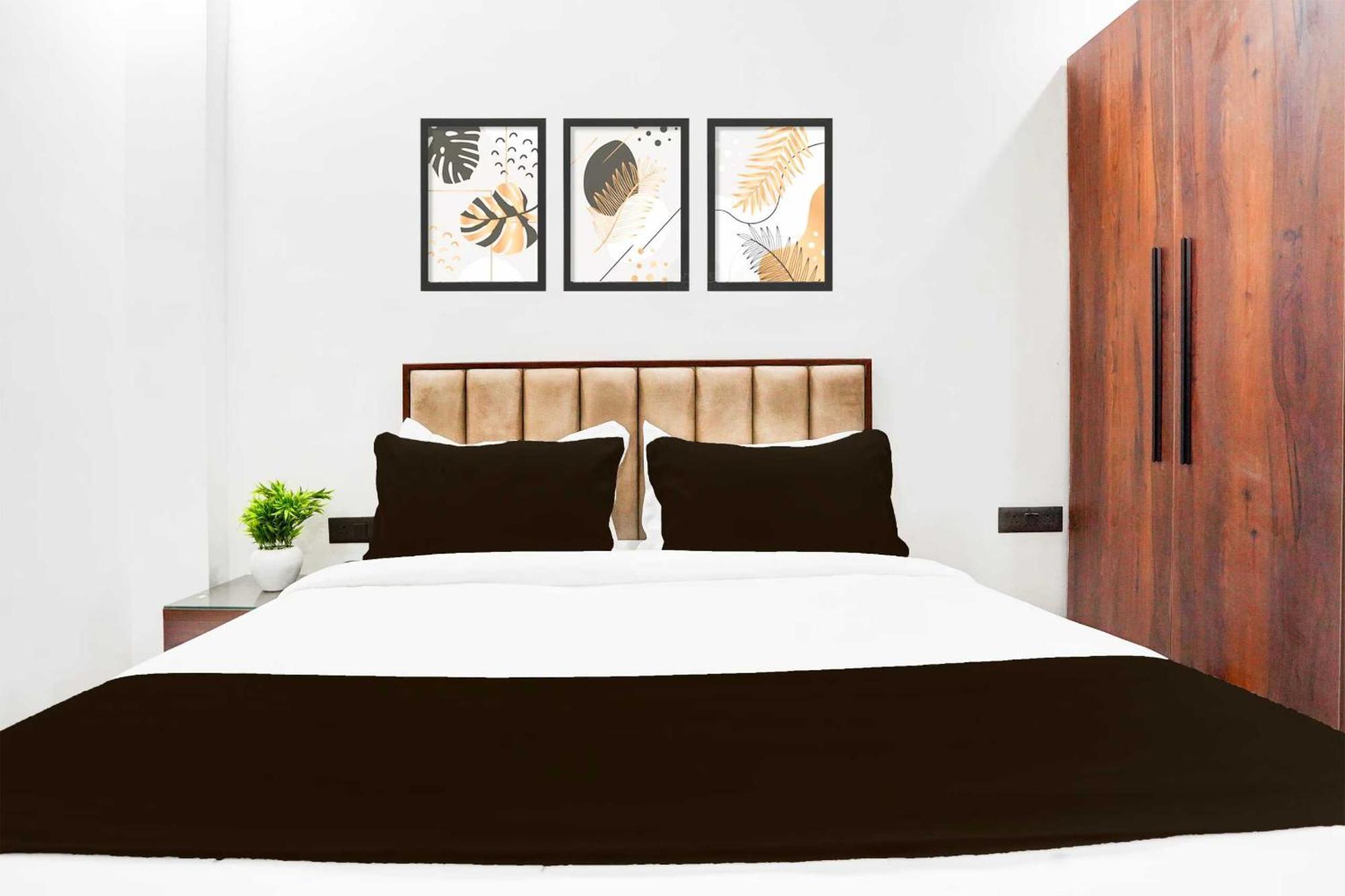 Super Hotel O Global New Delhi Bagian luar foto