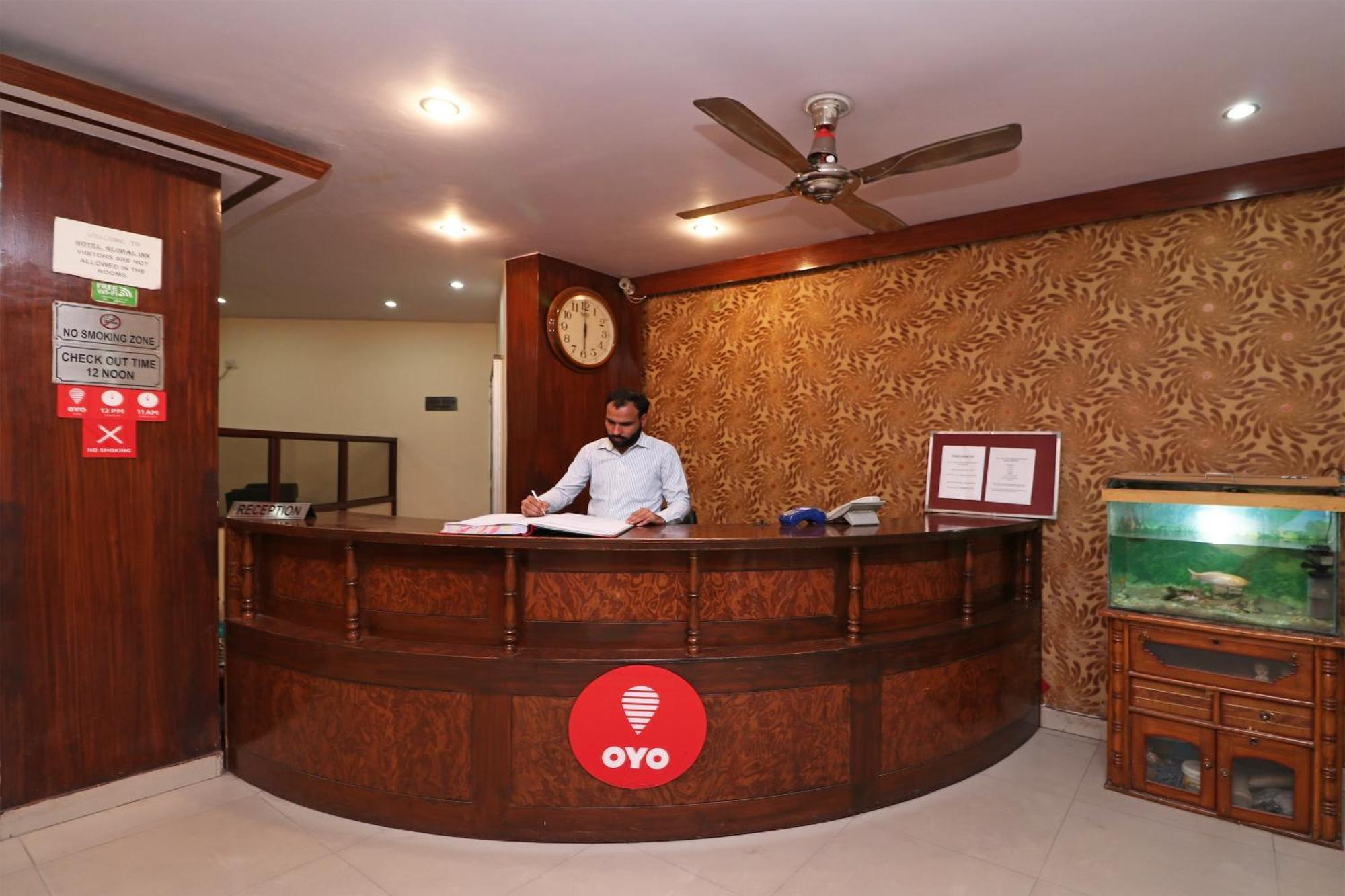Super Hotel O Global New Delhi Bagian luar foto
