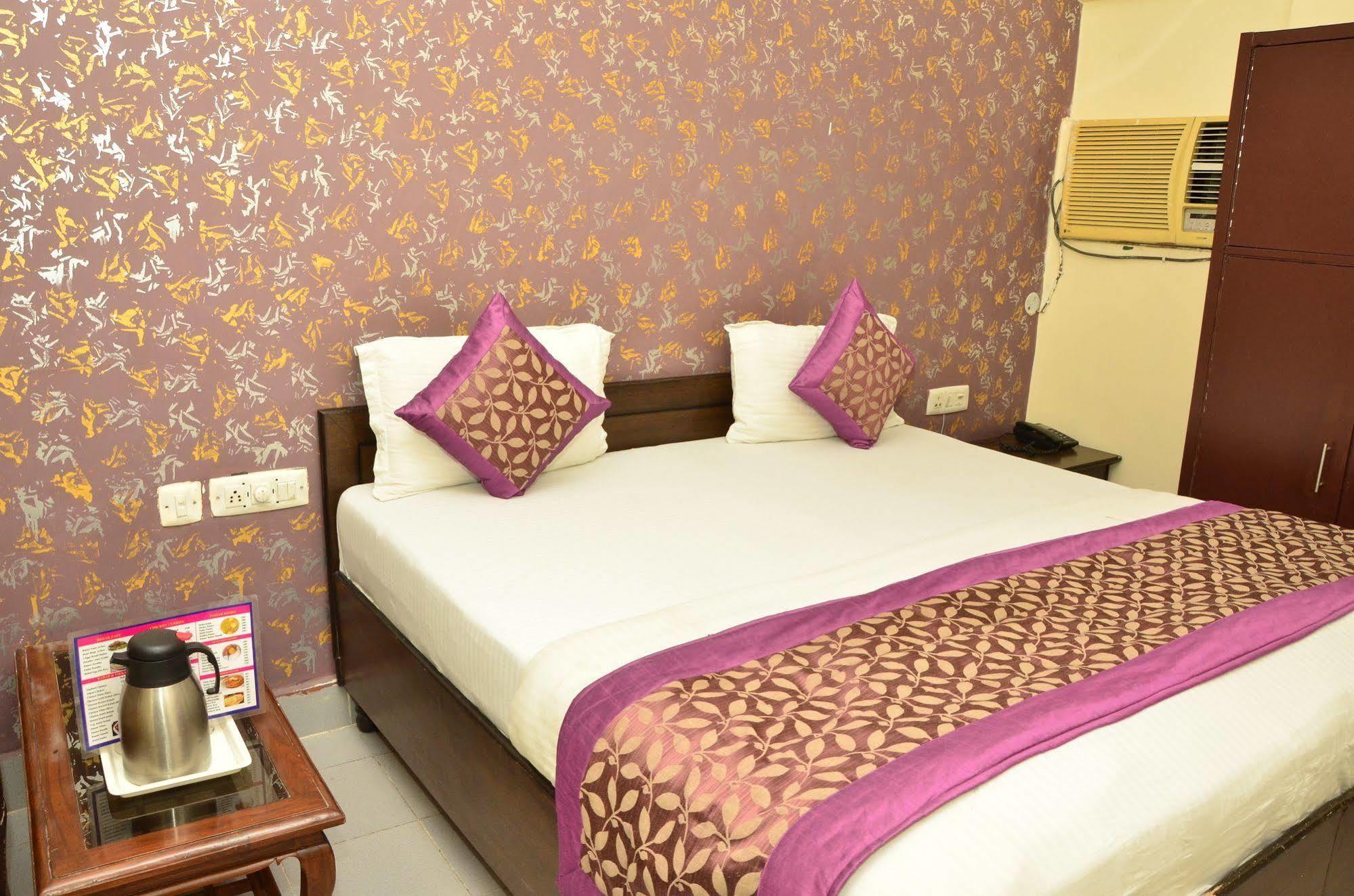 Super Hotel O Global New Delhi Bagian luar foto
