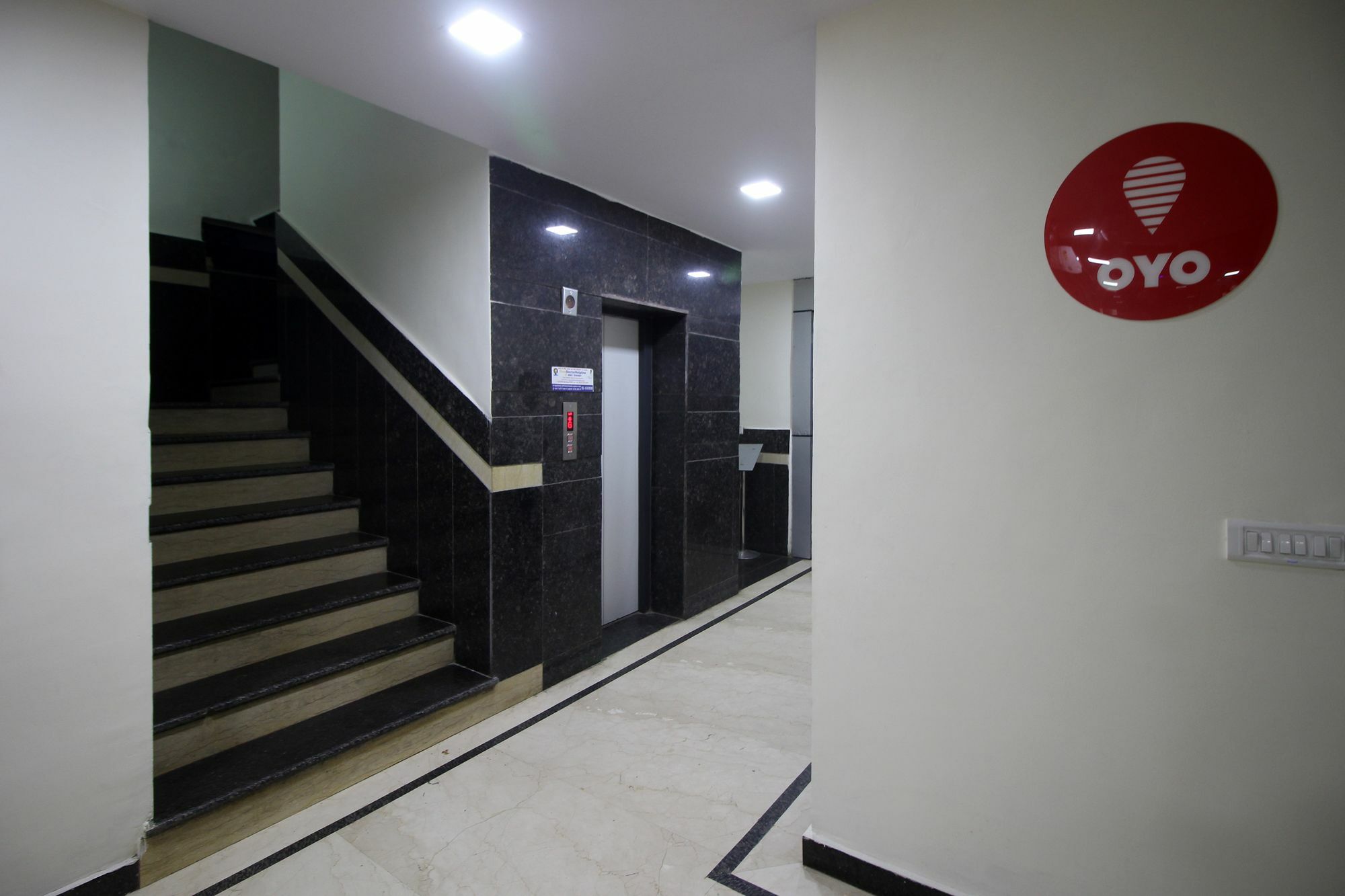 Super Hotel O Global New Delhi Bagian luar foto