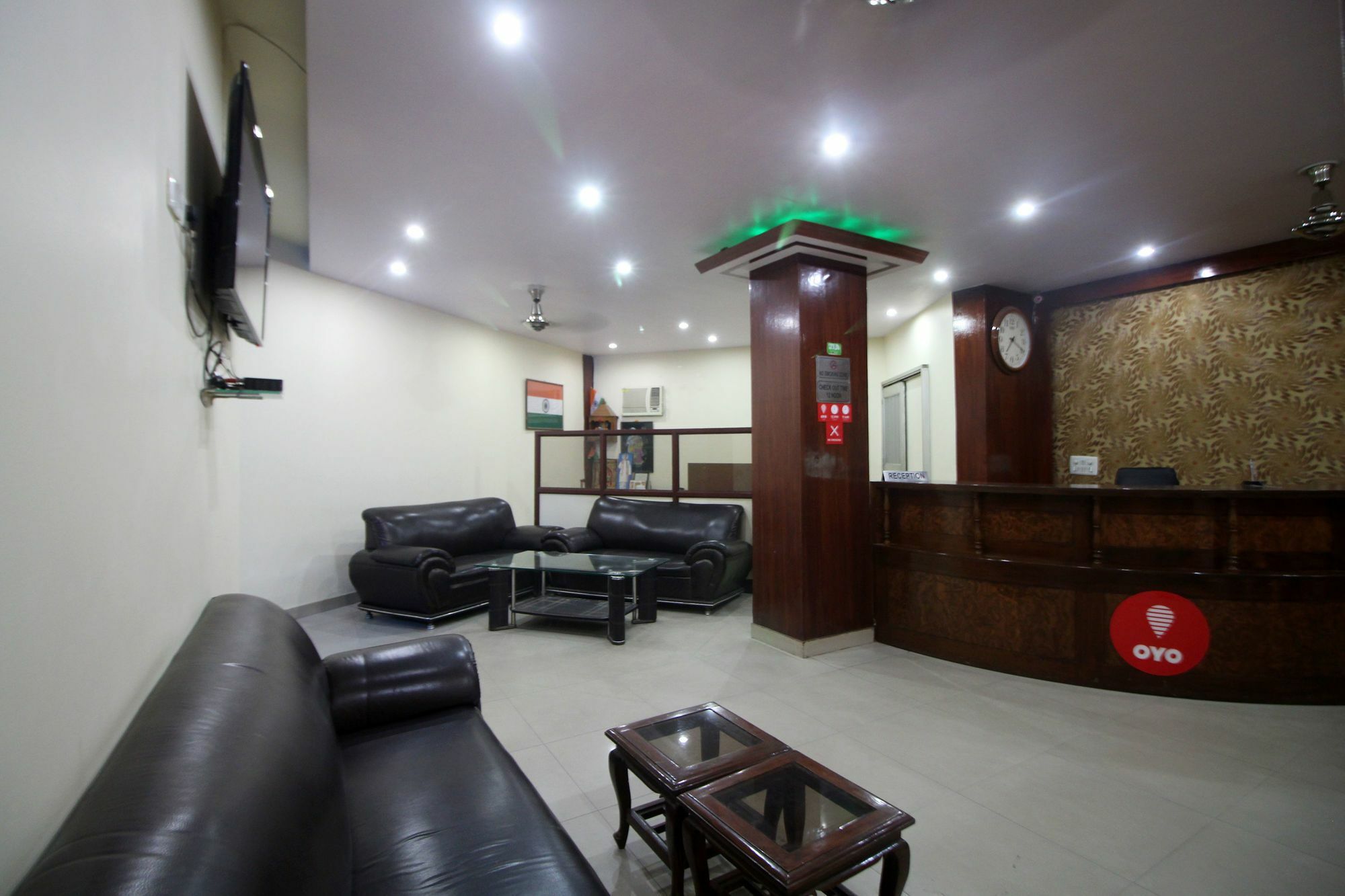 Super Hotel O Global New Delhi Bagian luar foto