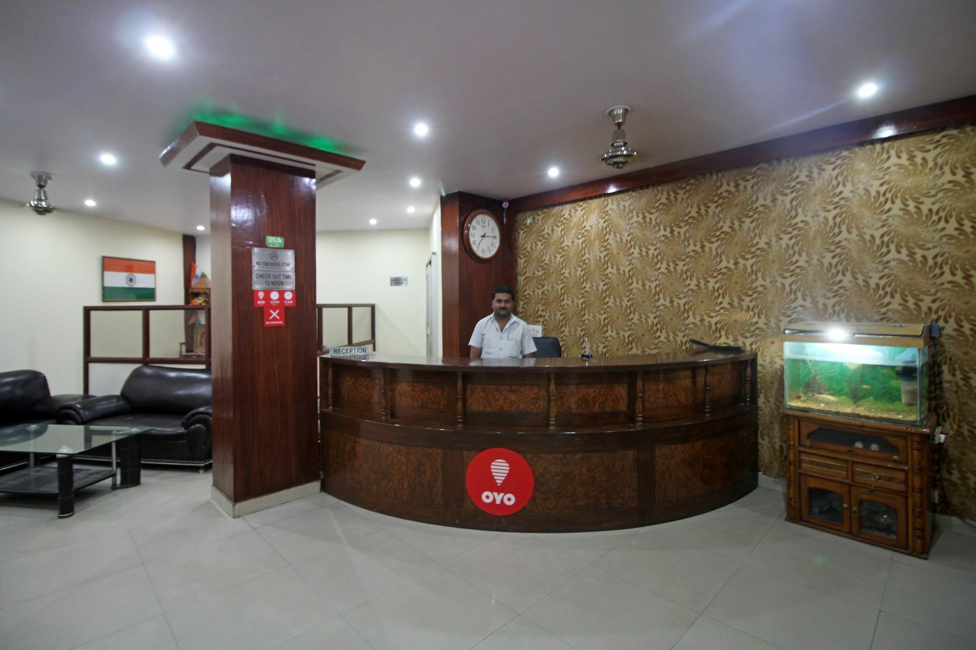 Super Hotel O Global New Delhi Bagian luar foto