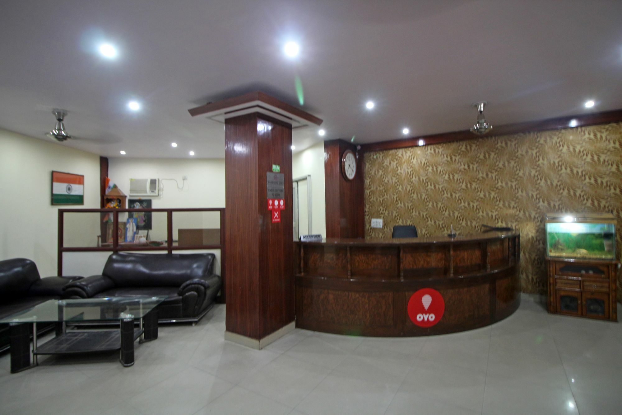 Super Hotel O Global New Delhi Bagian luar foto