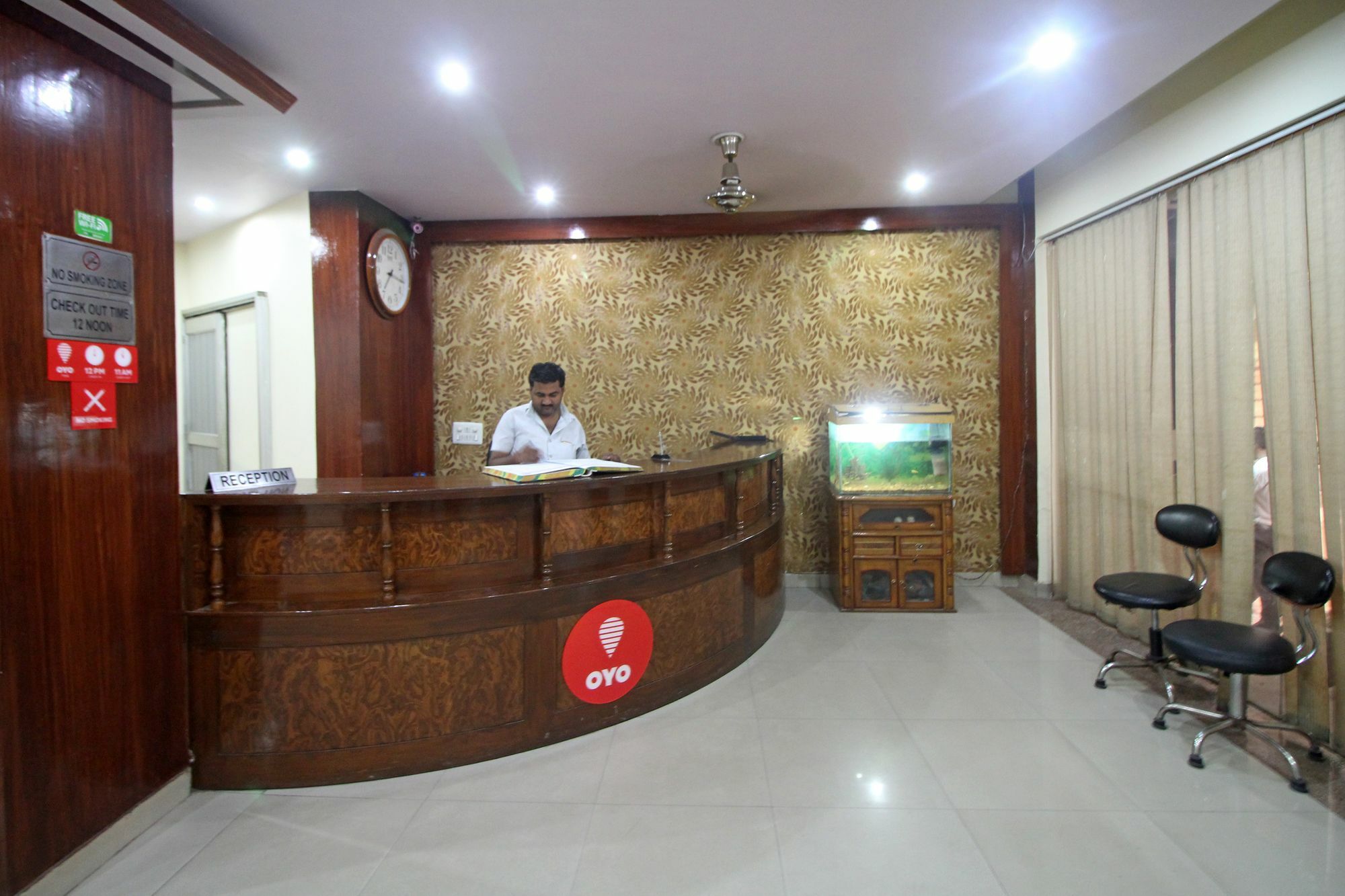 Super Hotel O Global New Delhi Bagian luar foto
