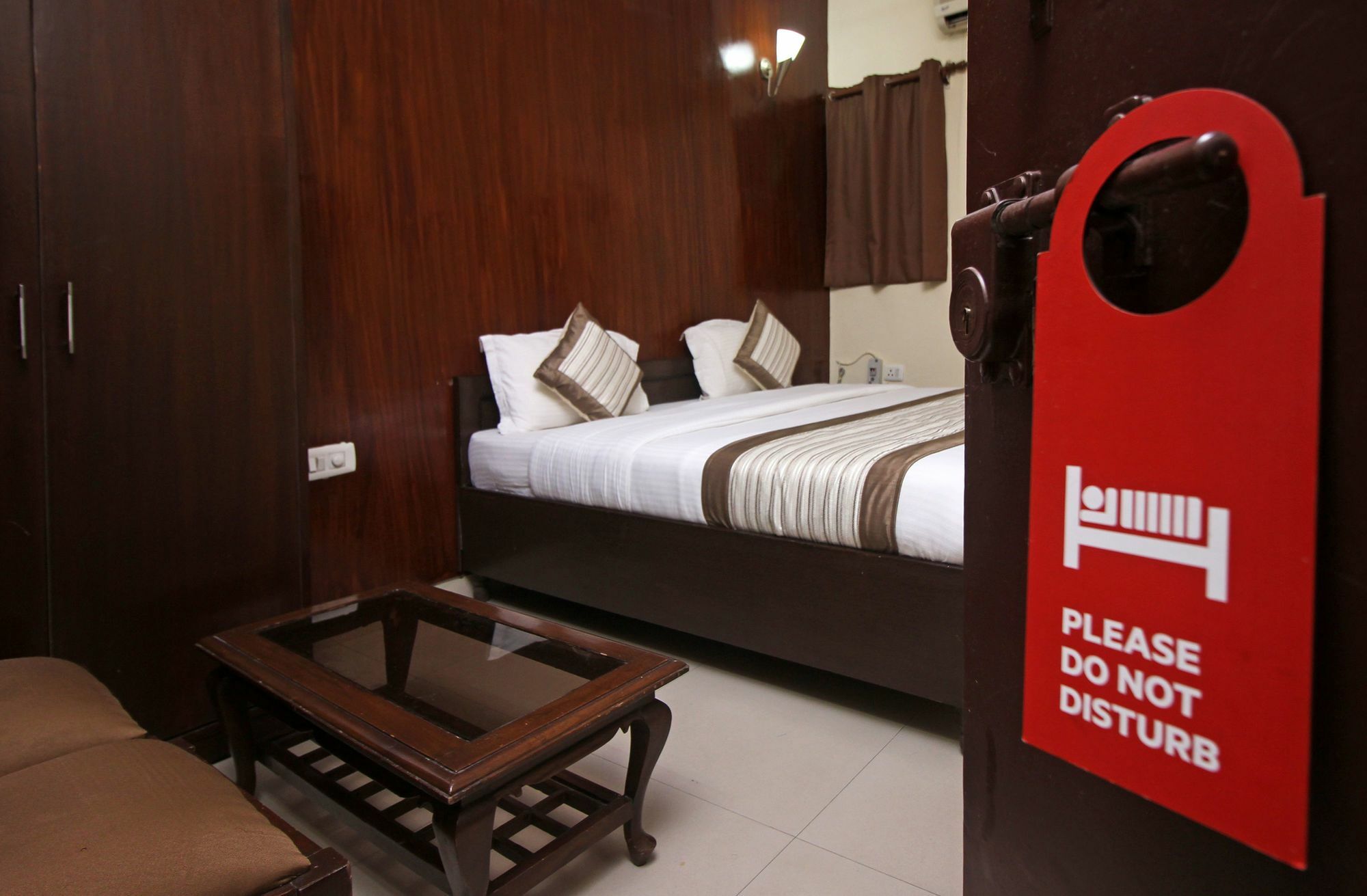 Super Hotel O Global New Delhi Bagian luar foto