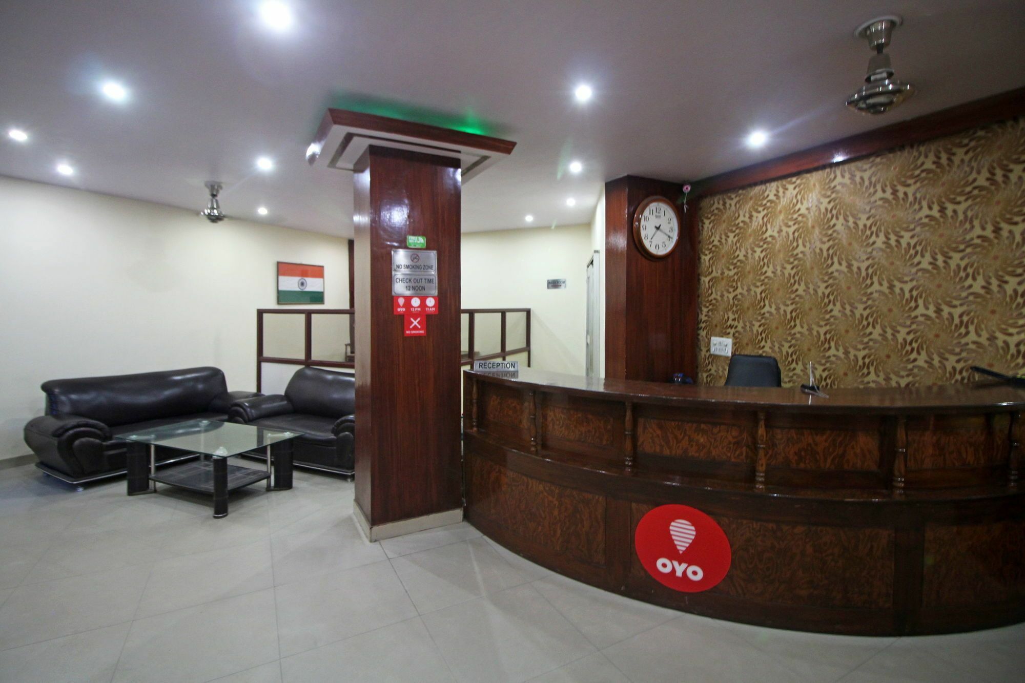 Super Hotel O Global New Delhi Bagian luar foto